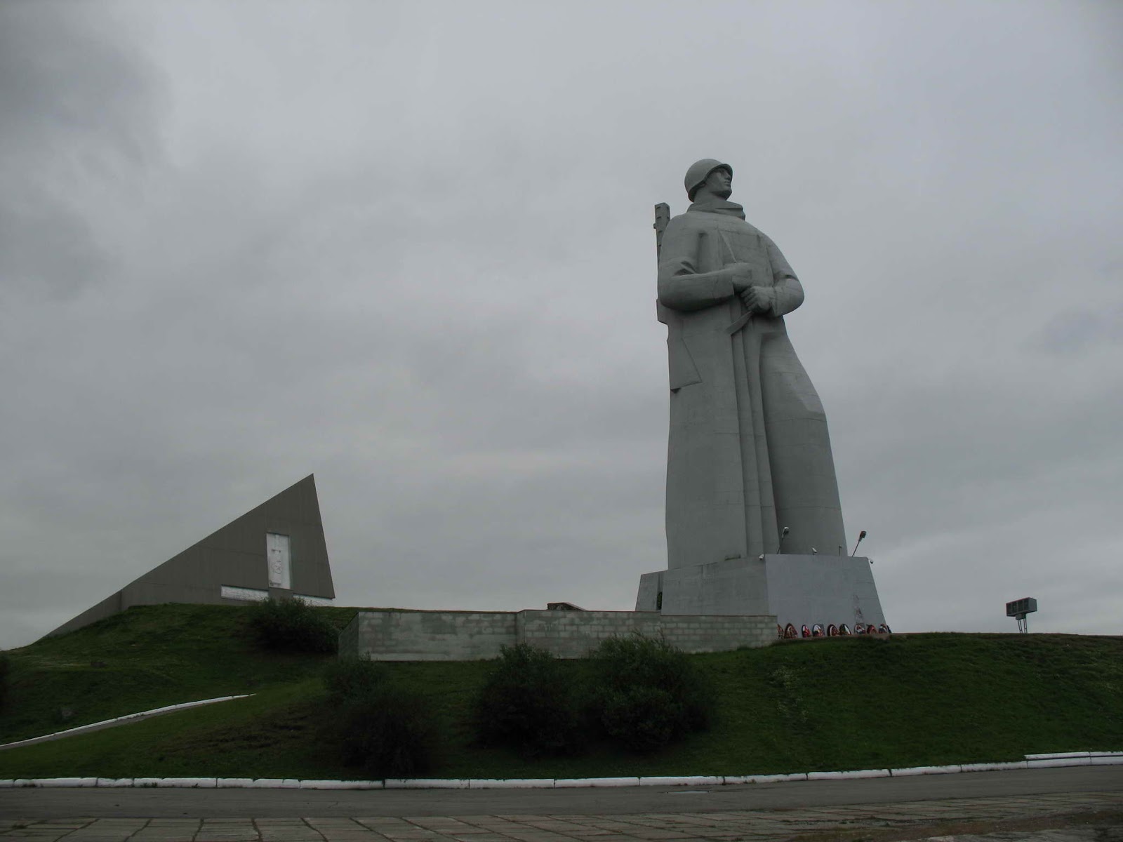 Памятник солдату в Мурманске